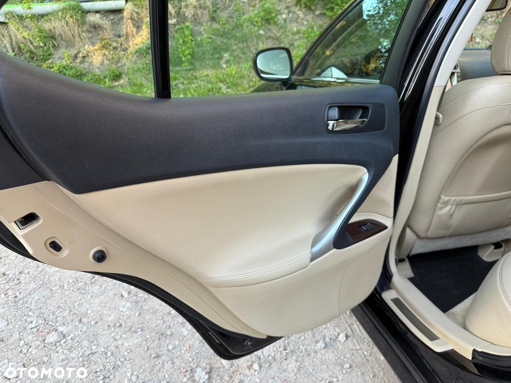 Lexus IS 220 D Prestige - 14