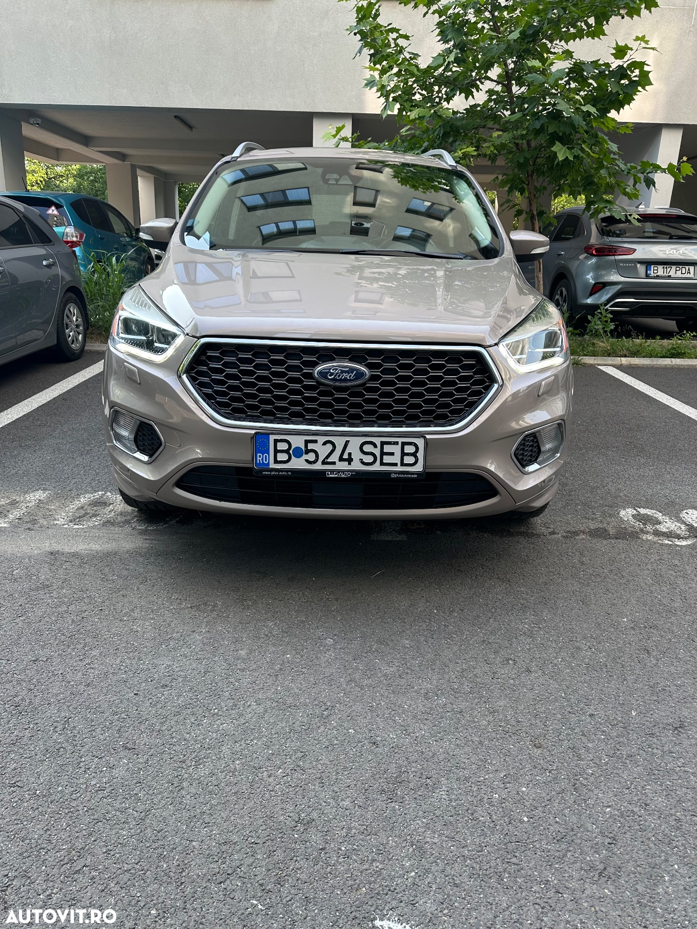 Ford Kuga 2.0 TDCi 4WD Powershift Vignale - 2