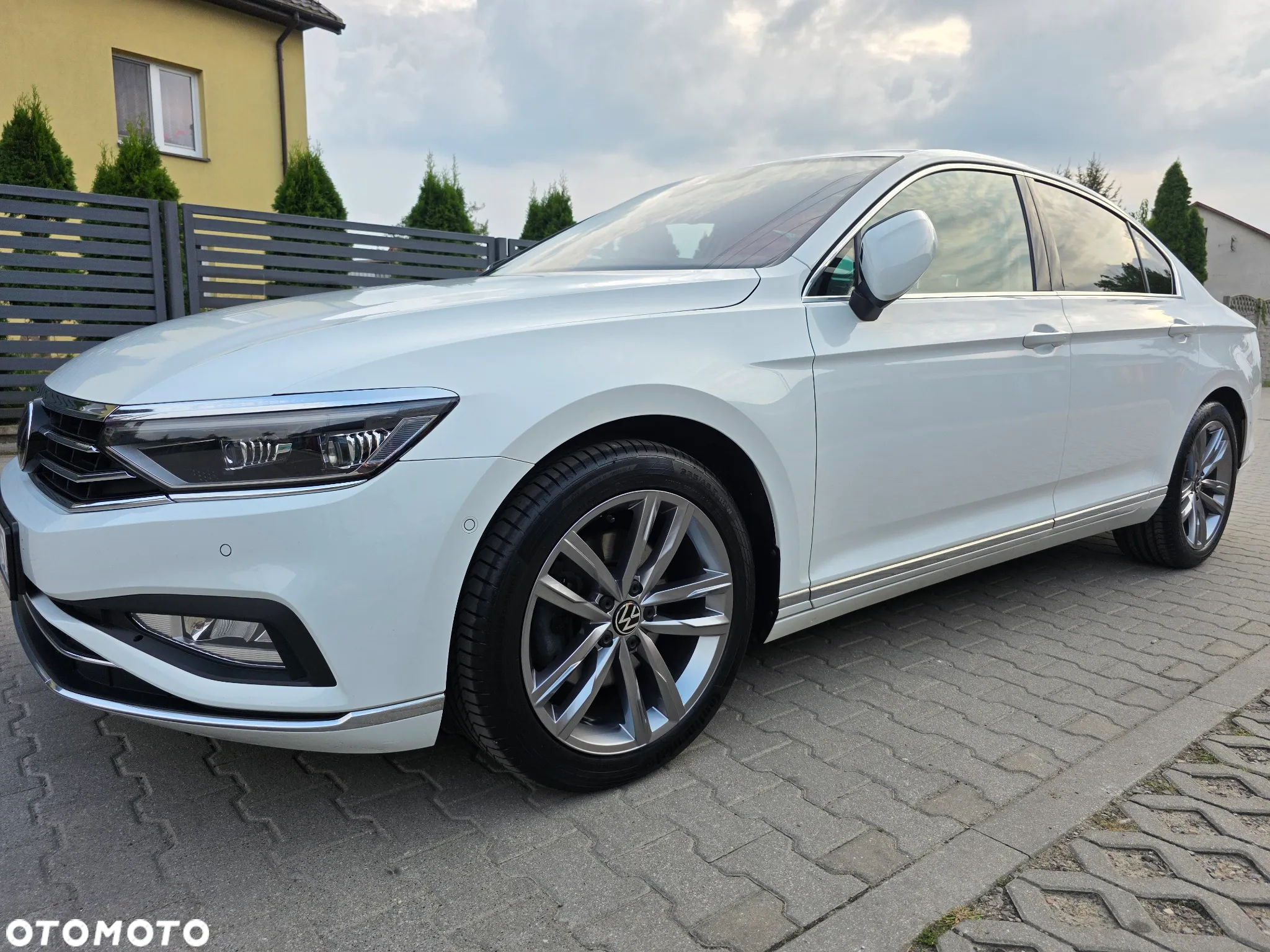 Volkswagen Passat 2.0 TDI Elegance DSG - 22