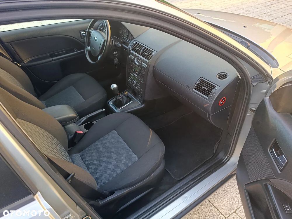 Ford Mondeo 1.8 Ghia - 6