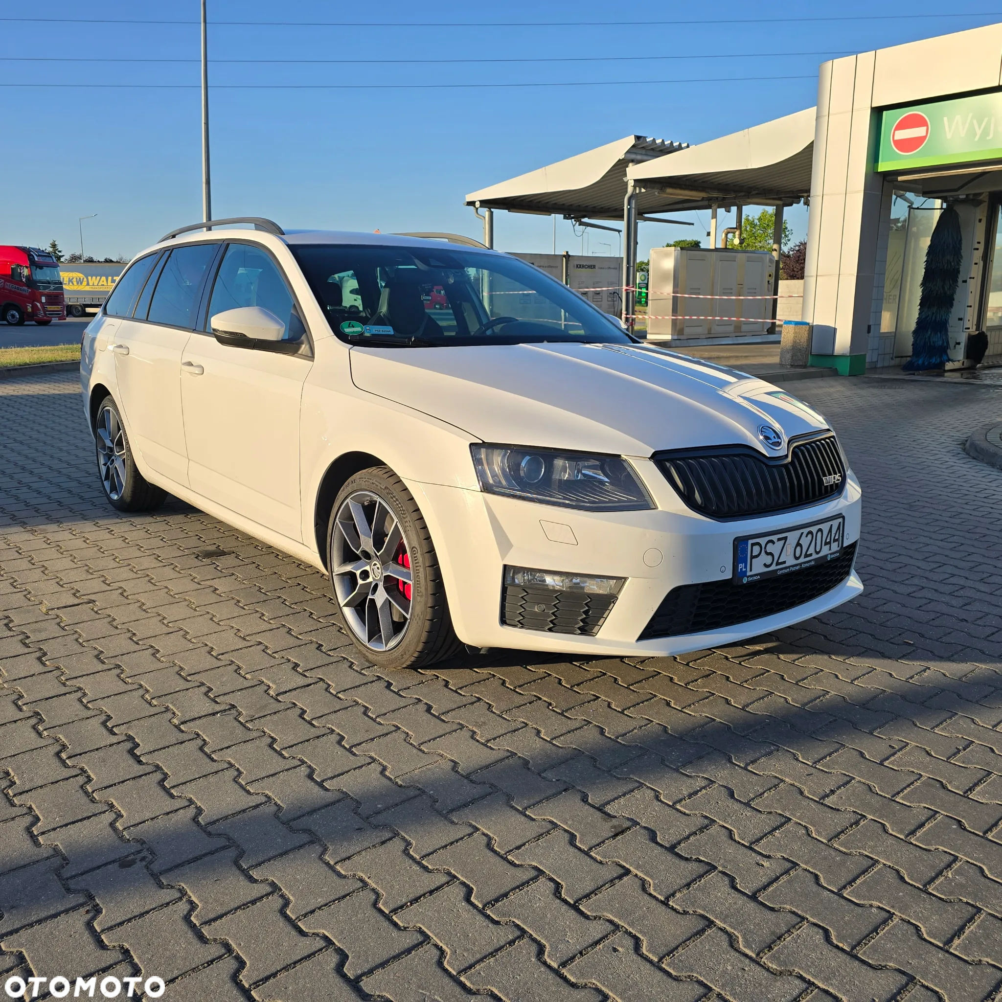 Skoda Octavia Combi 2.0 TDI RS - 25