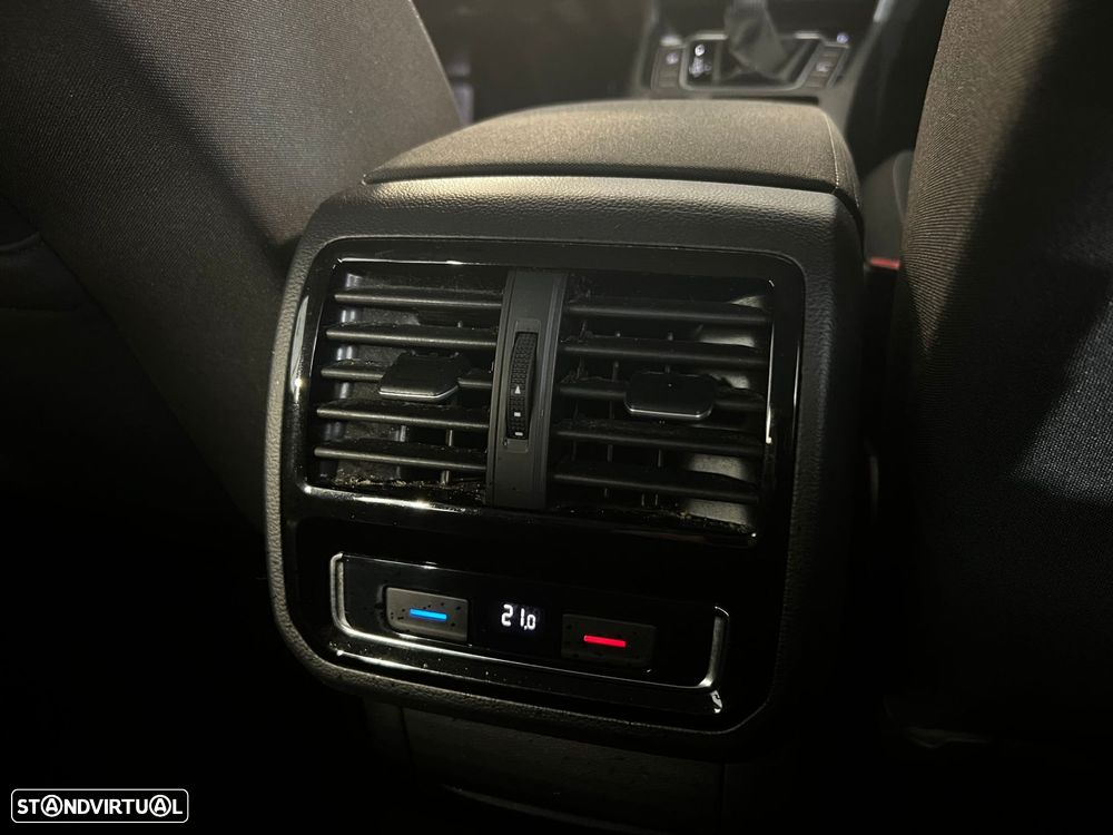 VW Passat Variant 1.6 TDI Confortline DSG - 28