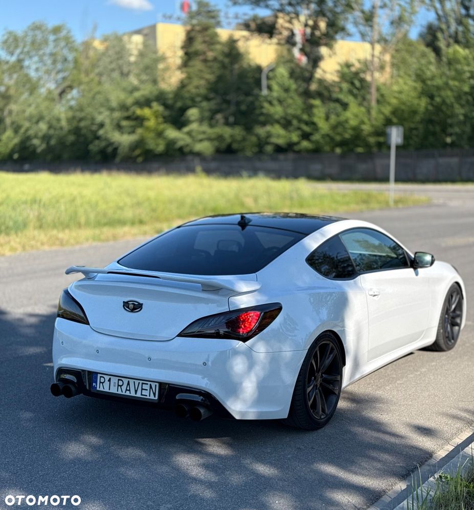 Hyundai Genesis Coupe 3.8 V6 Executive - 11