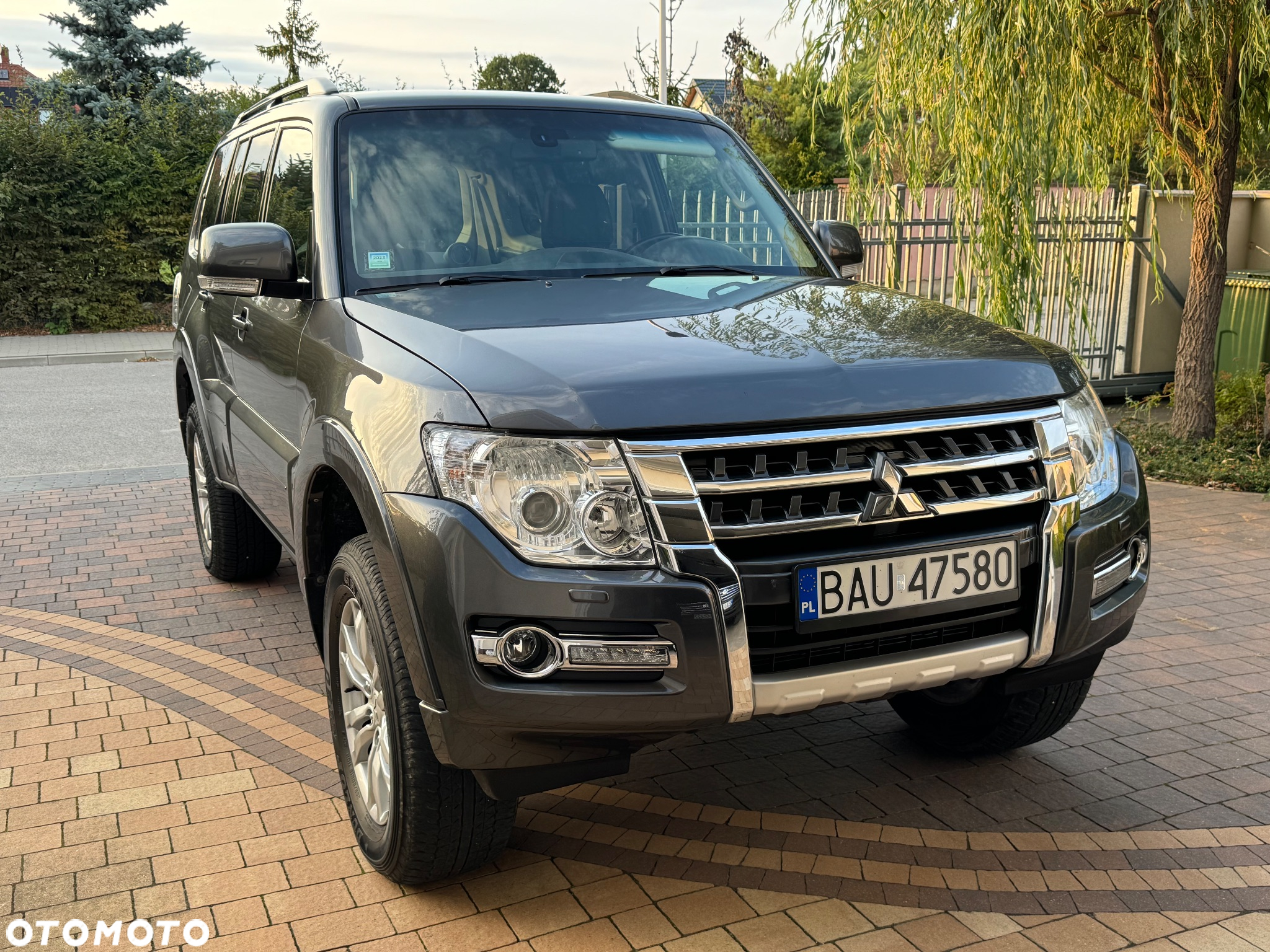 Mitsubishi Pajero - 12