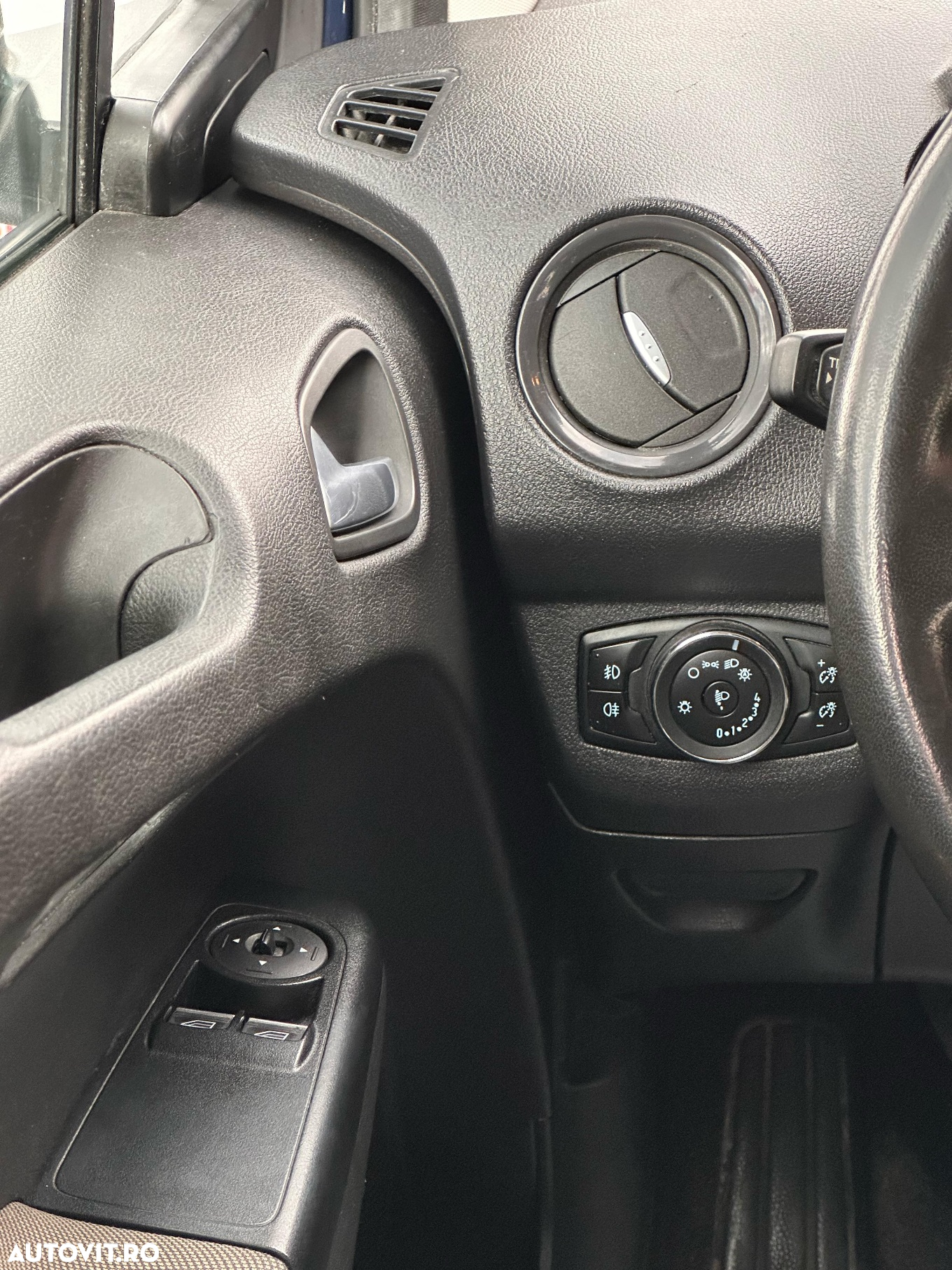 Ford Tourneo Courier - 17