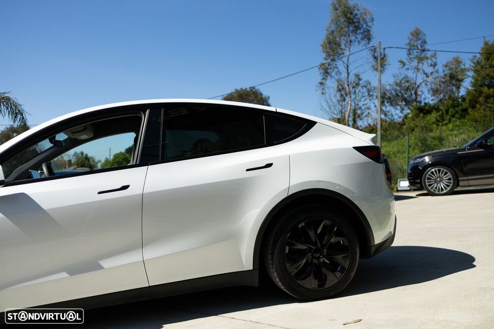 Tesla Model Y Long Range Dual Motor AWD - 14