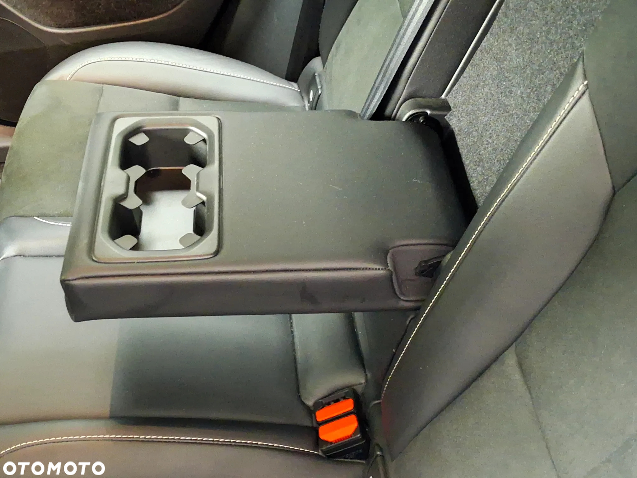 Volvo XC 40 B4 B AWD R-Design - 27