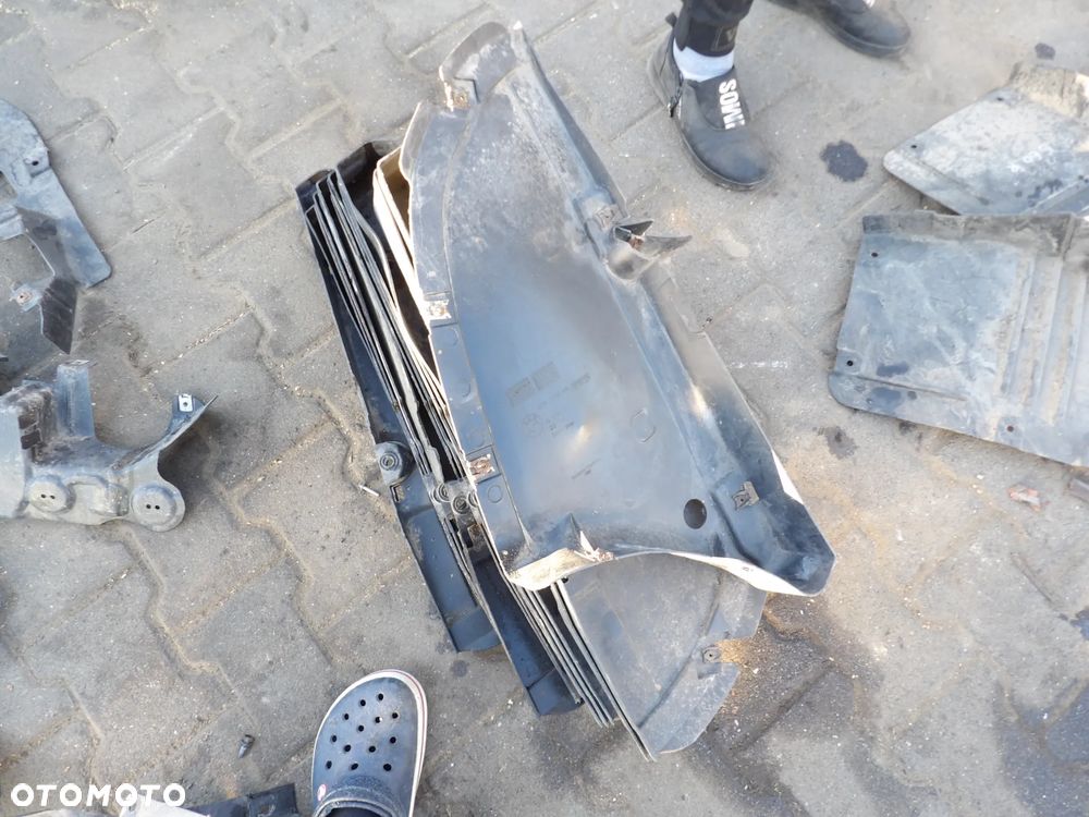 BMW - F30,F31 - OSŁONA PODWOZIA - LEWA /PRAWA STRONA ZDERZAKA - CENA ZA 1 SZT - 7258047  7258048 - 3