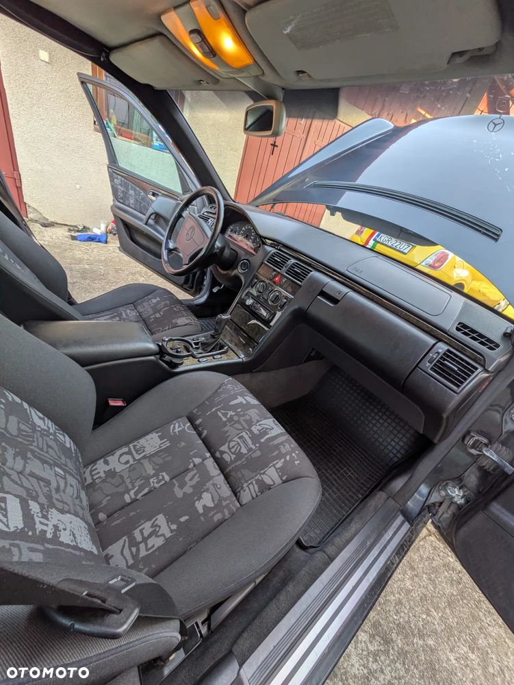 Mercedes-Benz Klasa E 220 D Avantgarde - 13
