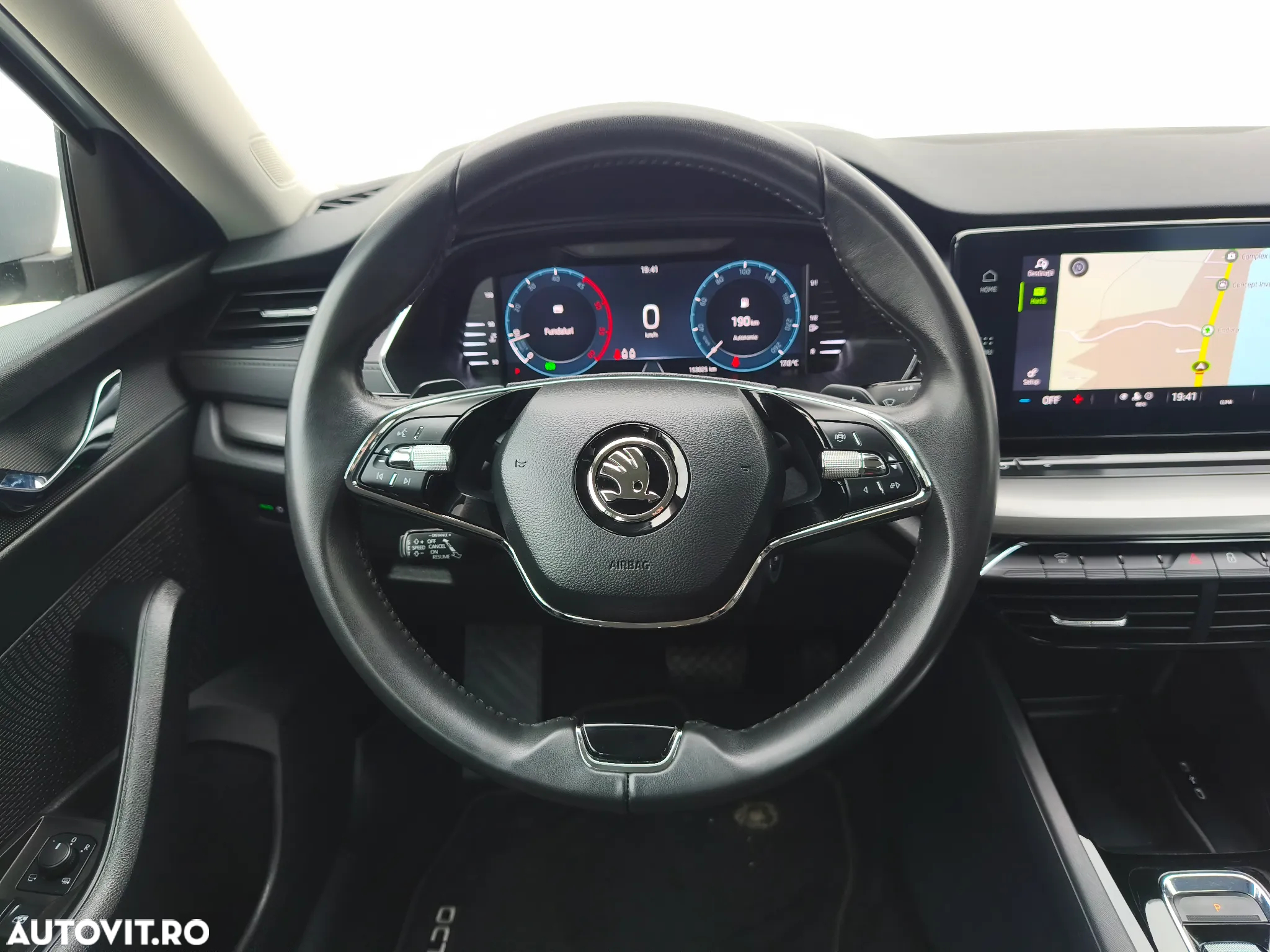 Skoda Octavia Combi 2.0 TDI DSG Exclusive - 25