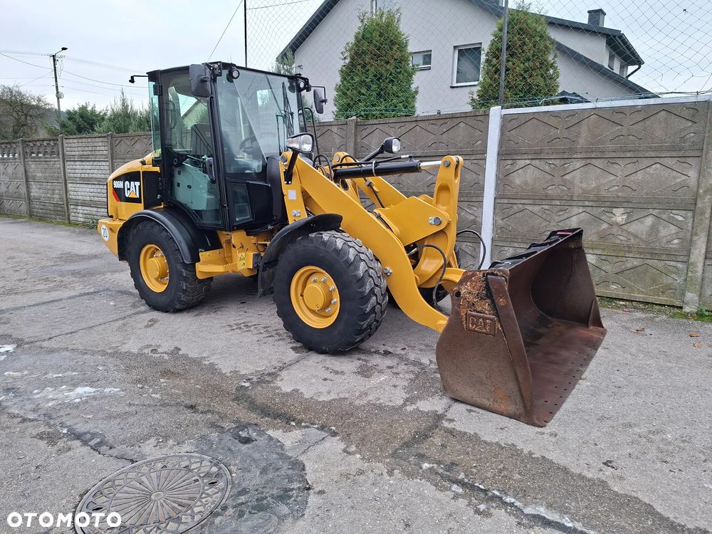 Caterpillar CAT 906 M - 12