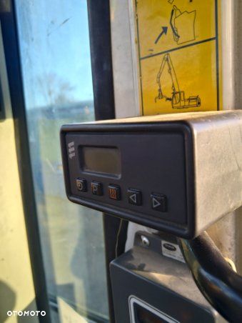 Liebherr R 924 Compoact - 7