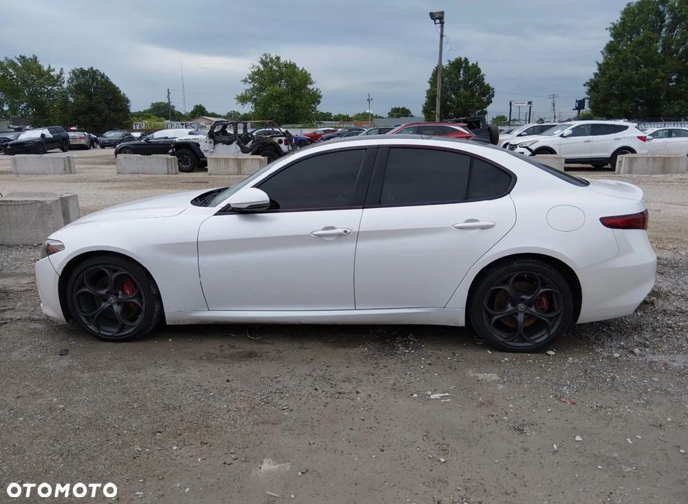Alfa Romeo Giulia 2.0 Turbo 16V AT8-Q4 Ti - 7