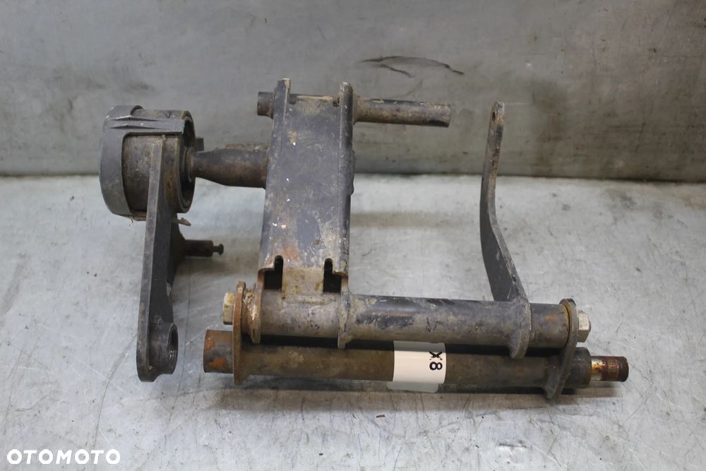 Piaggio X8 X 8 125 Wahacz mocowanie uchwyt silnika - 1