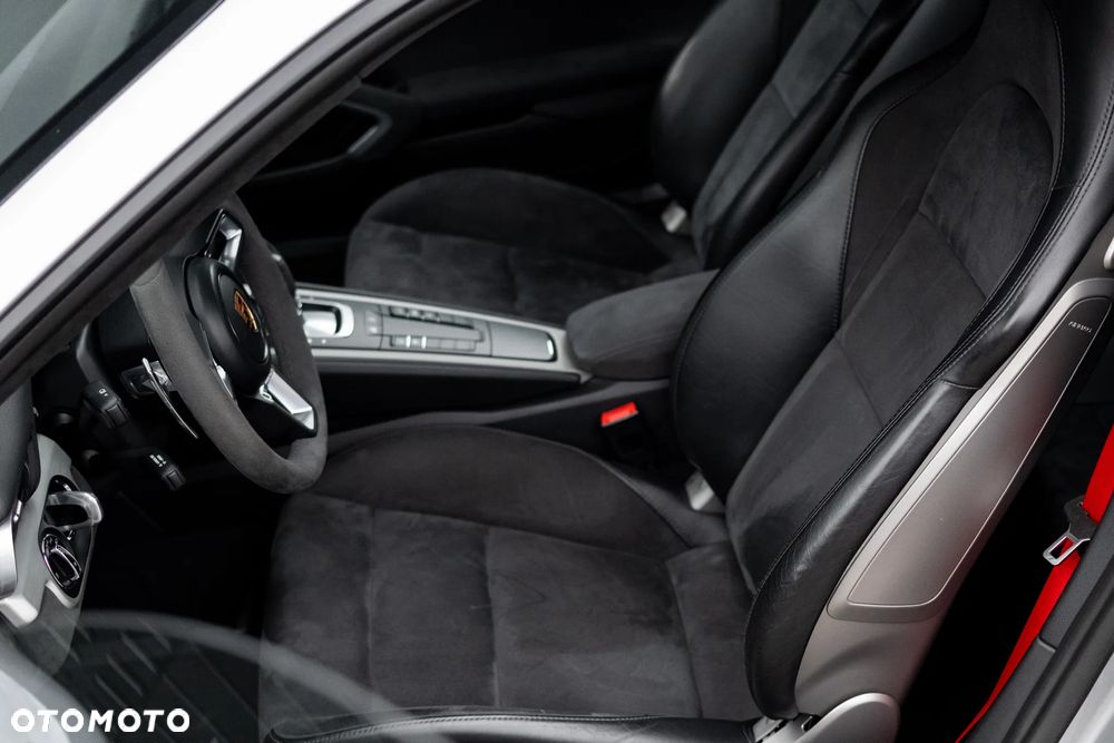 Porsche 911 Carrera GTS PDK - 15
