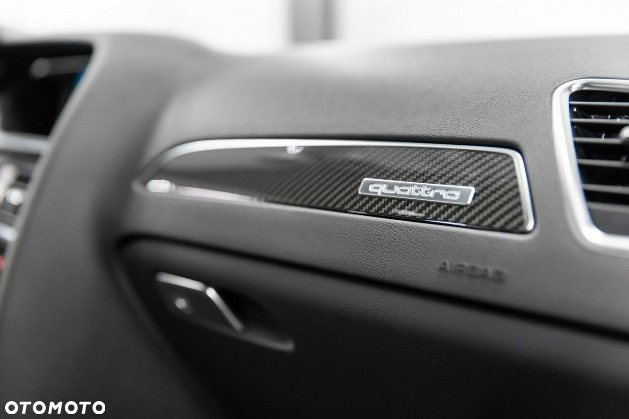 Audi RS4 Avant S tronic - 38