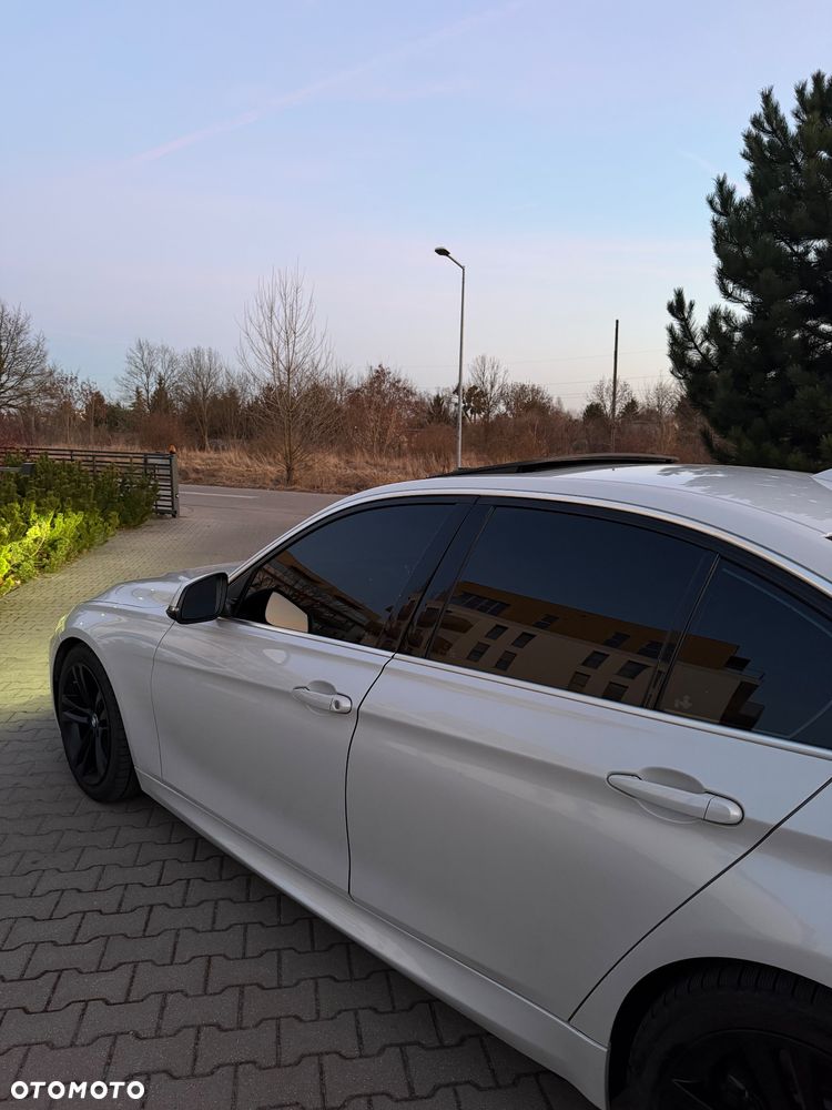 BMW Seria 3 340i M Sport Shadow - 23