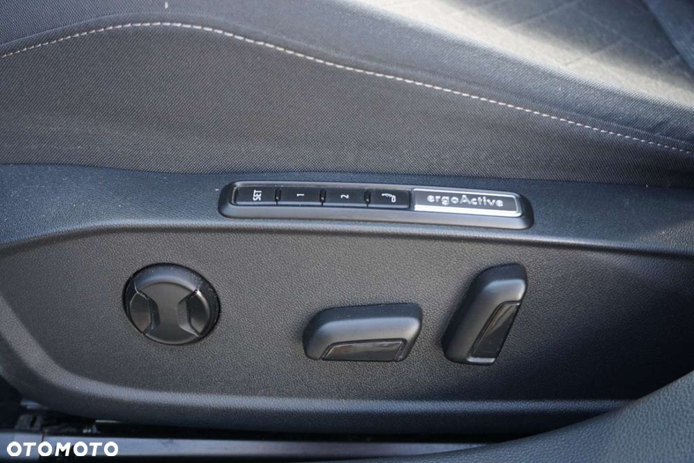 Volkswagen Golf - 9