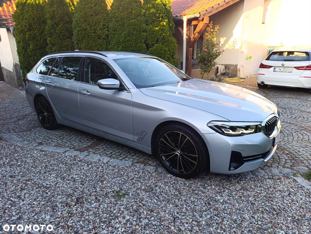 BMW Seria 5 530d xDrive Touring - 4