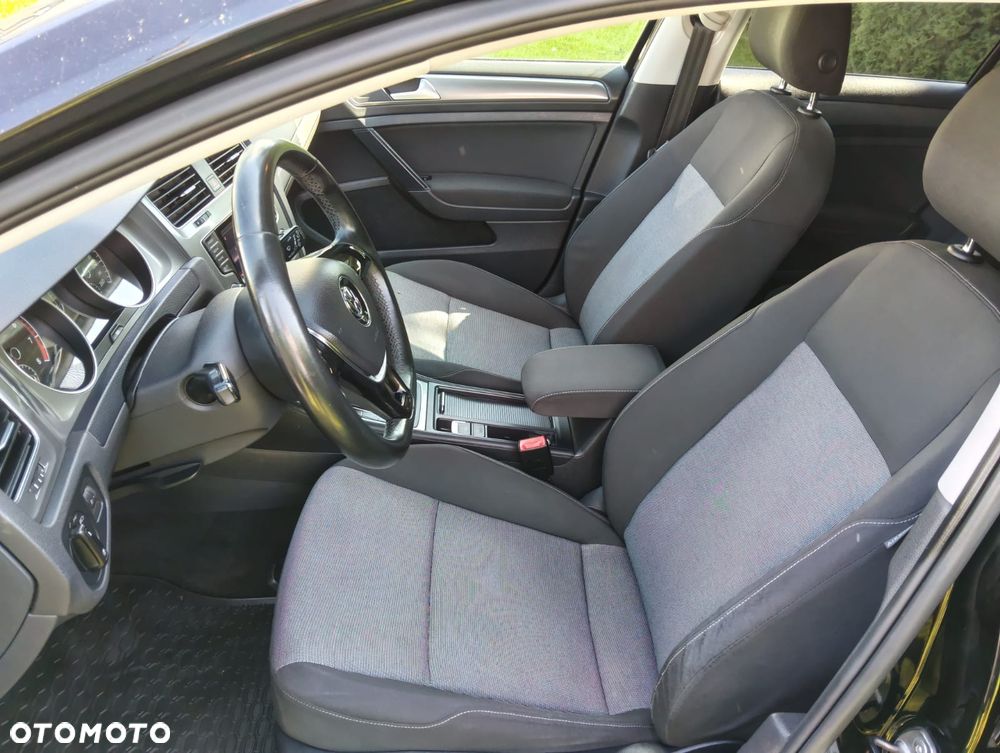 Volkswagen Golf - 8