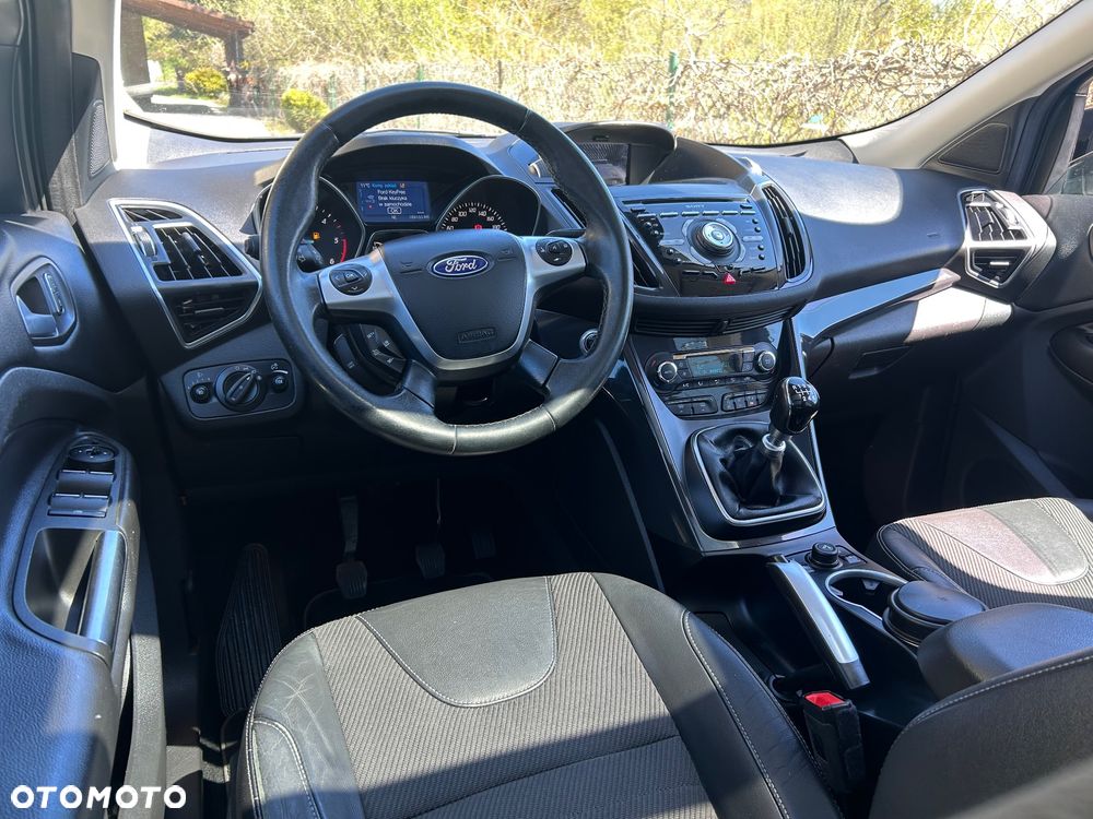 Ford Kuga 2.0 TDCi 2x4 Titanium - 26