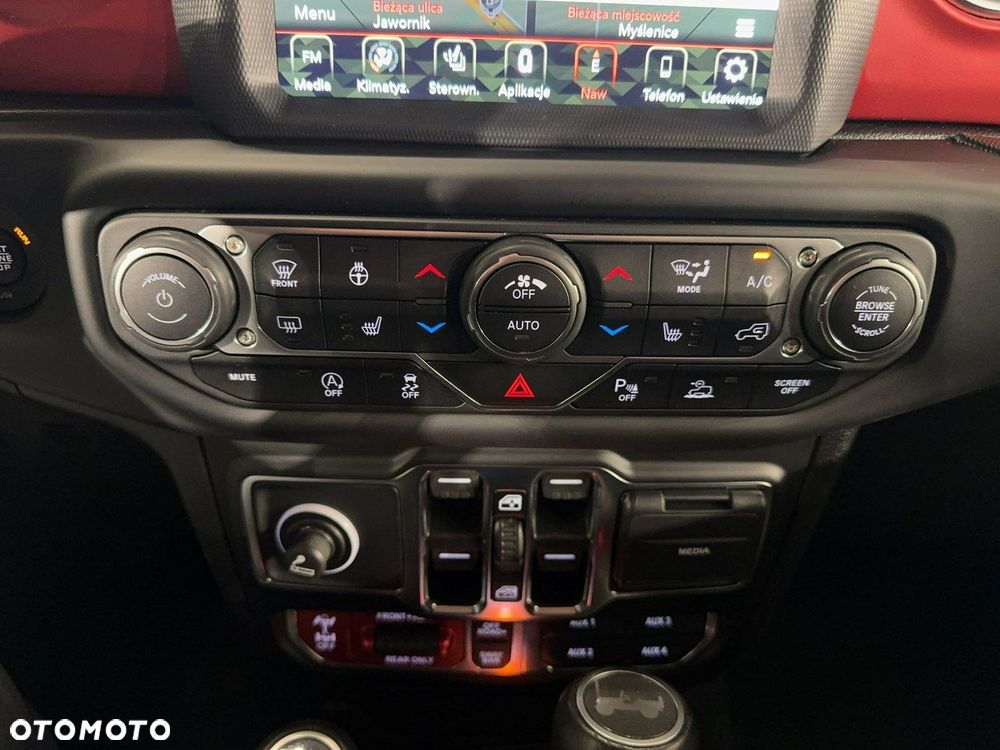 Jeep Wrangler - 32
