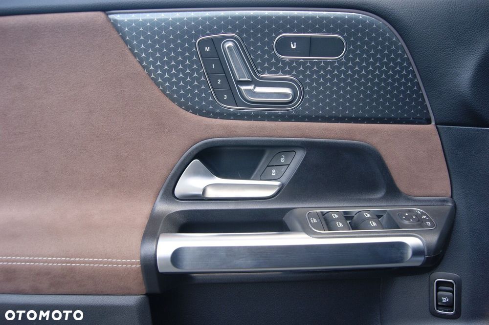Mercedes-Benz GLB - 13