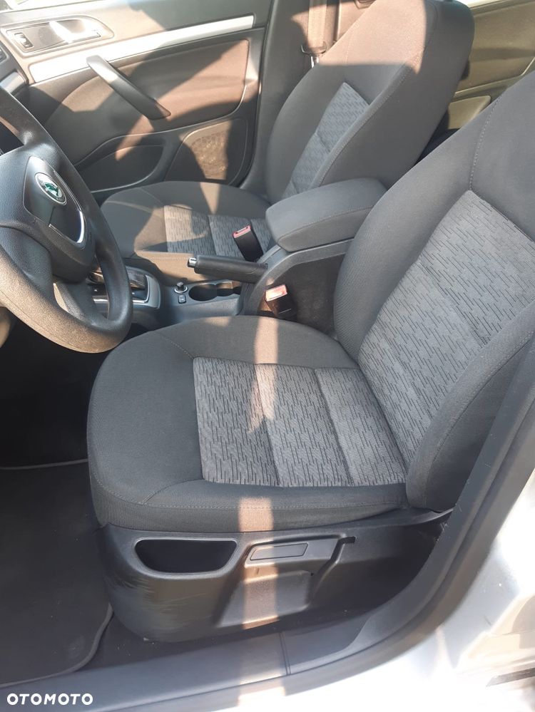 Skoda Octavia 1.6 TDI DPF DSG Elegance - 8