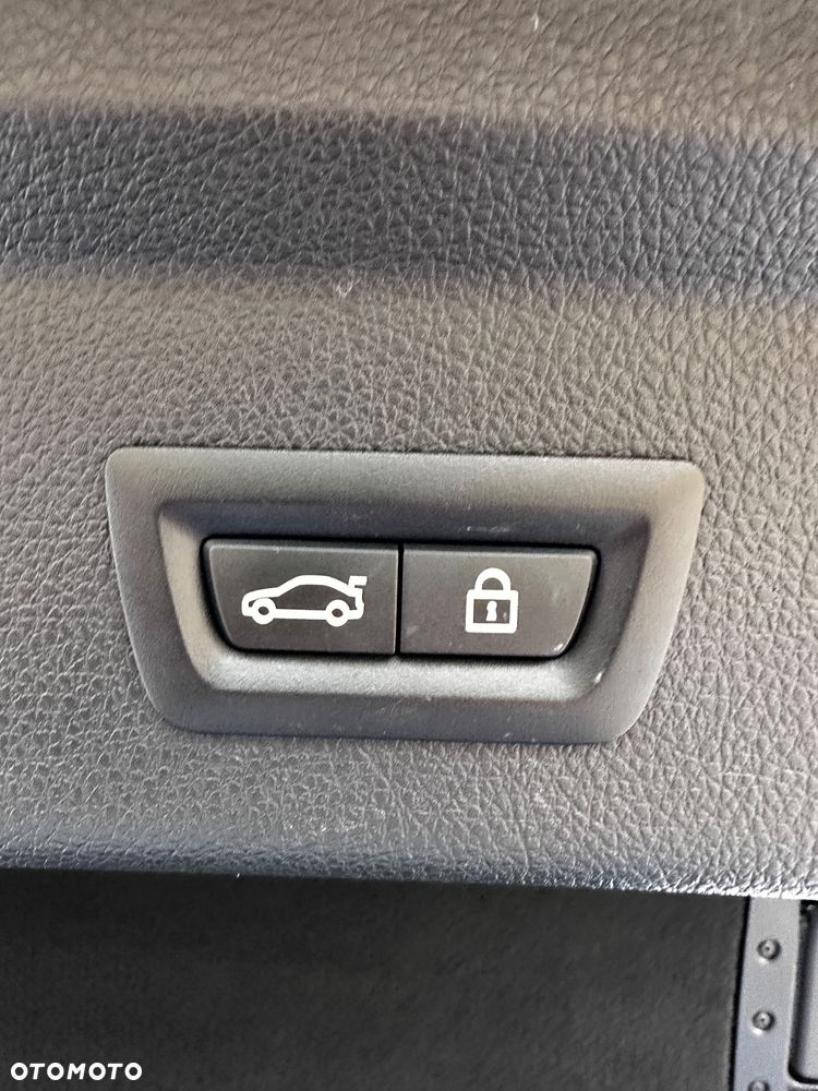 BMW 3GT 330i xDrive M Sport - 17