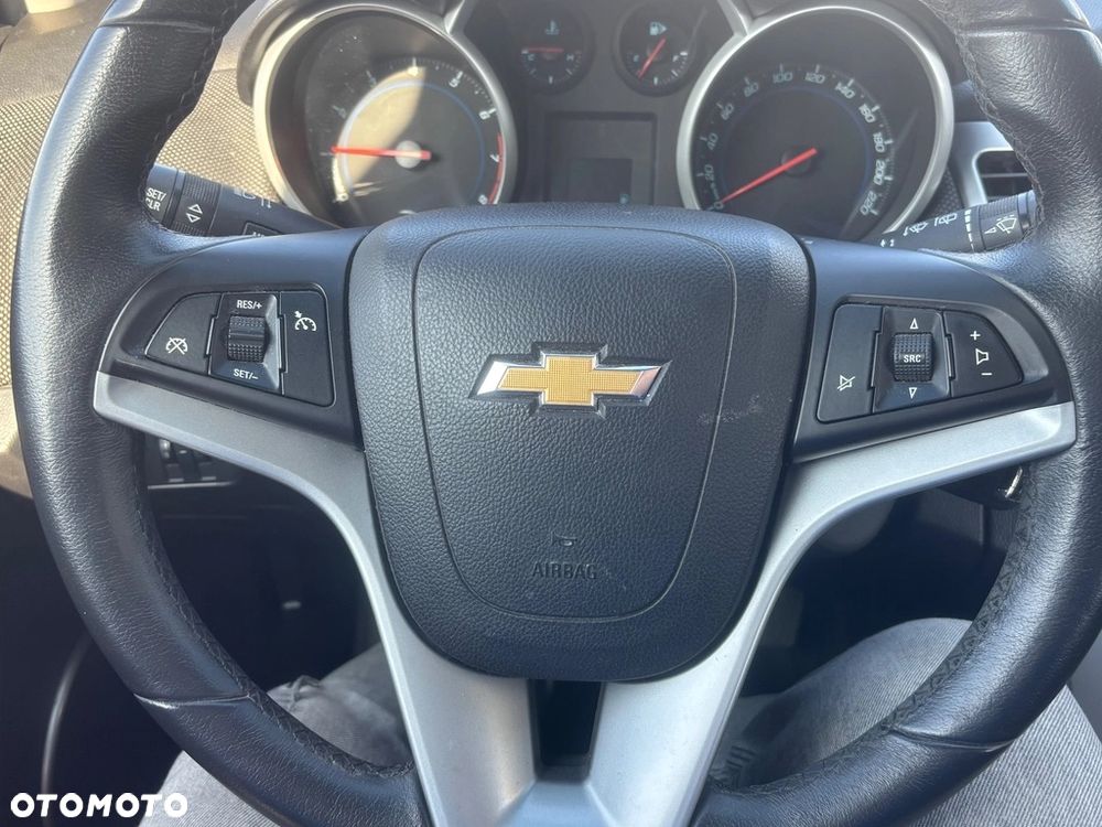 Chevrolet Cruze 1.6 LT - 12