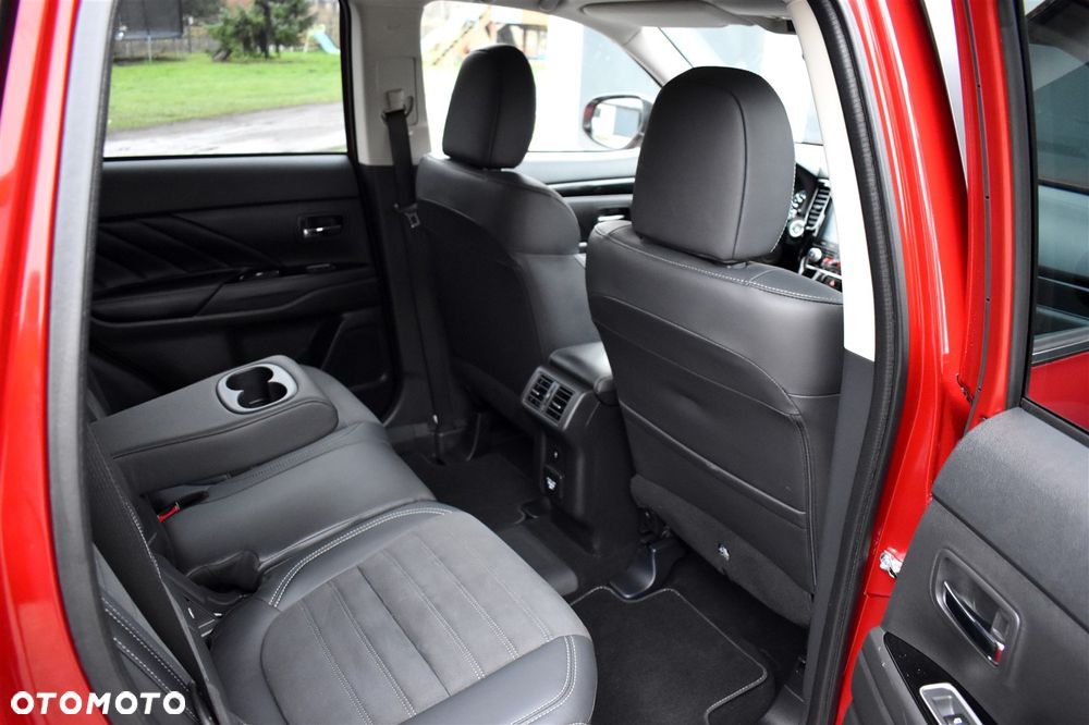Mitsubishi Outlander Intense + - 23