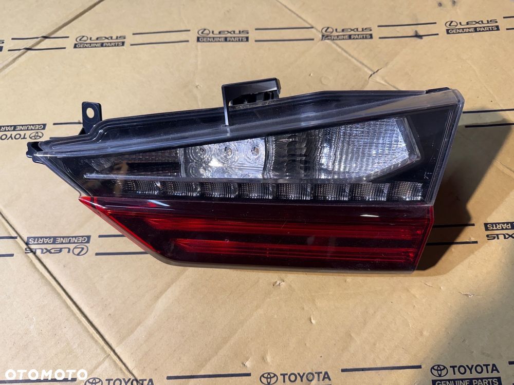 Lampa tylna prawa w klapę bagażnika Lexus RX450h 15-20r. - 1