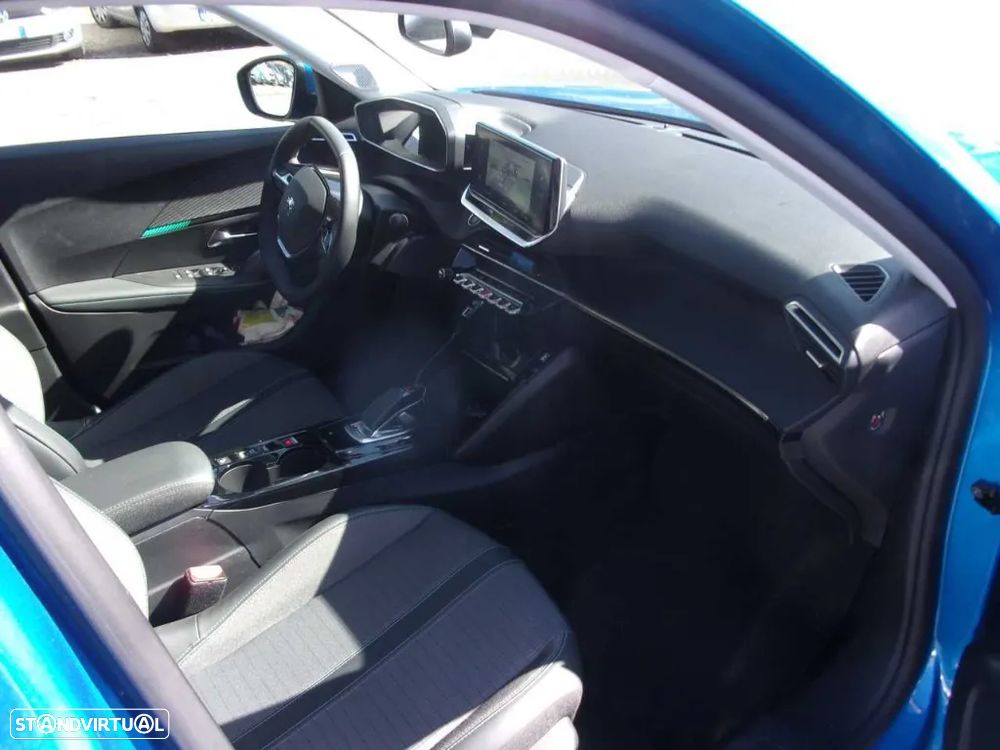 Peugeot e-2008 Allure - 5