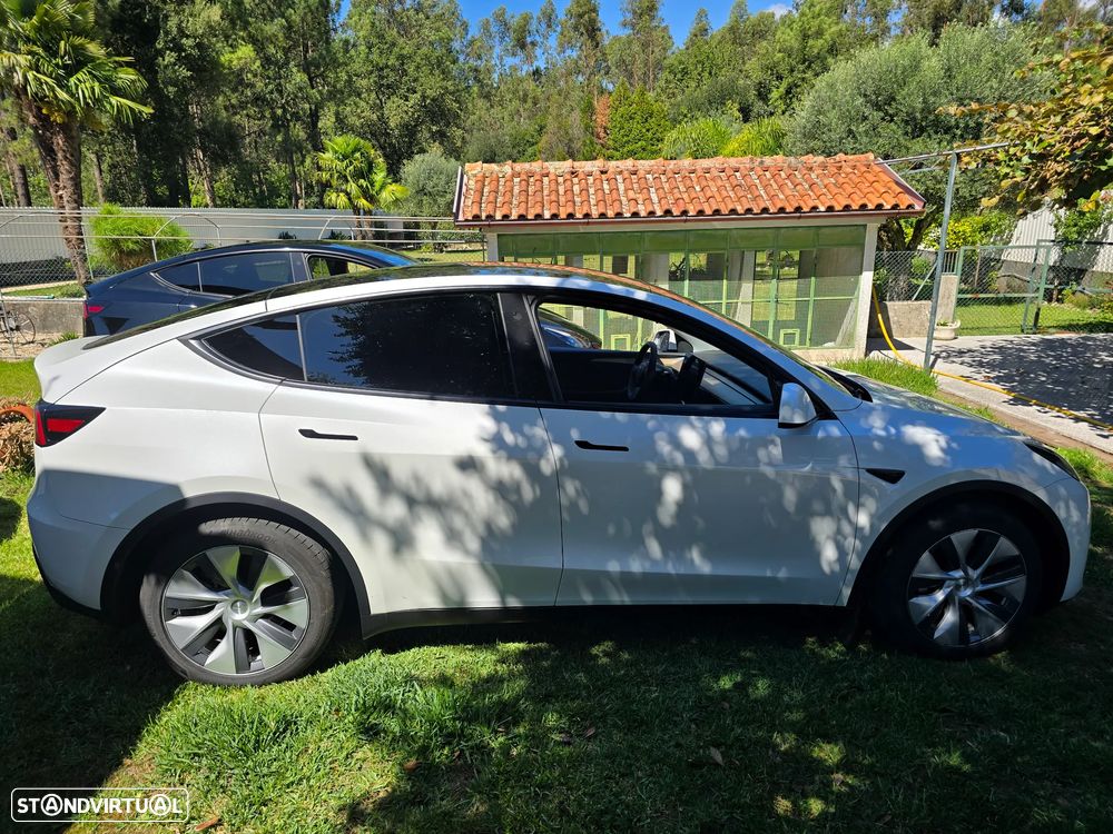 Tesla Model Y Standard - 10