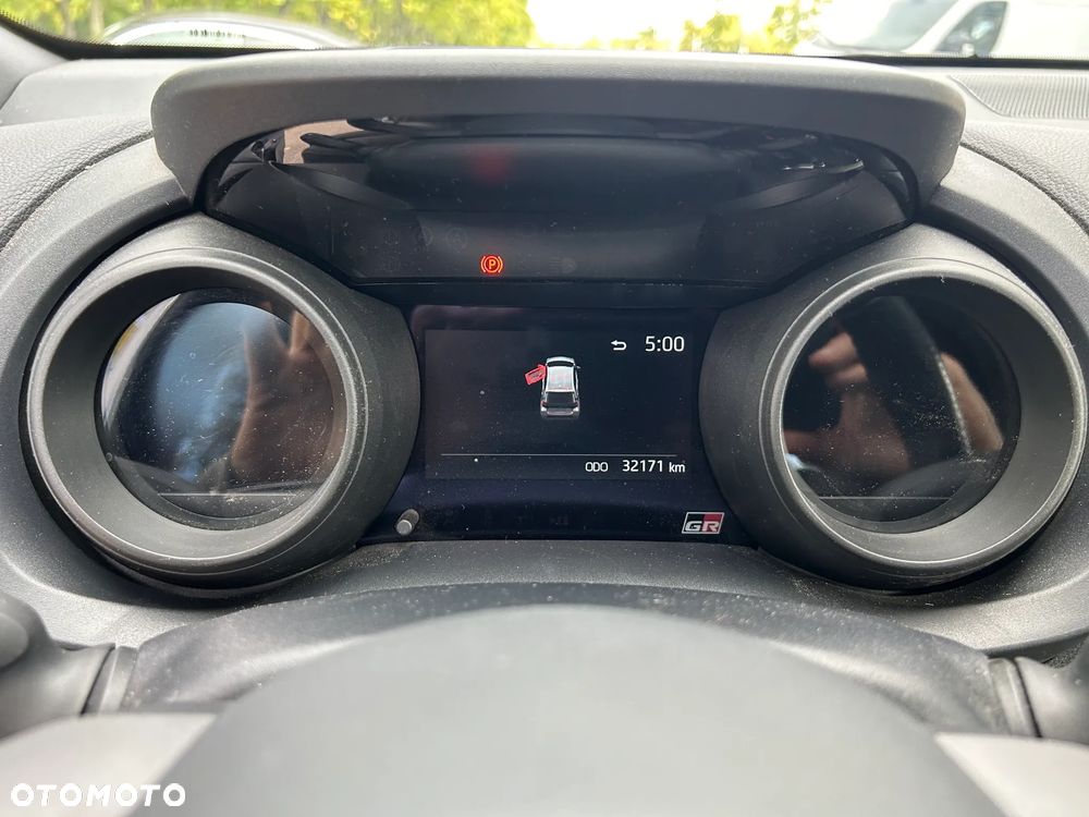 Toyota Yaris Hybrid 1.5 GR Sport - 36