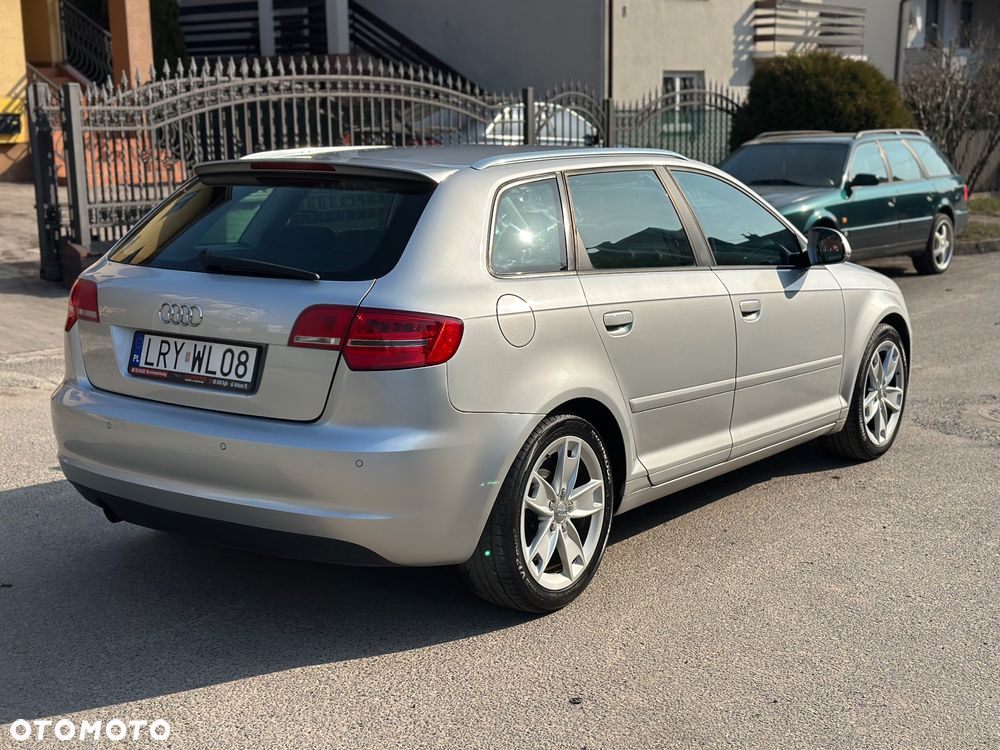 Audi A3 Sportback 1.6 TDI DPF S line Sportpaket - 7
