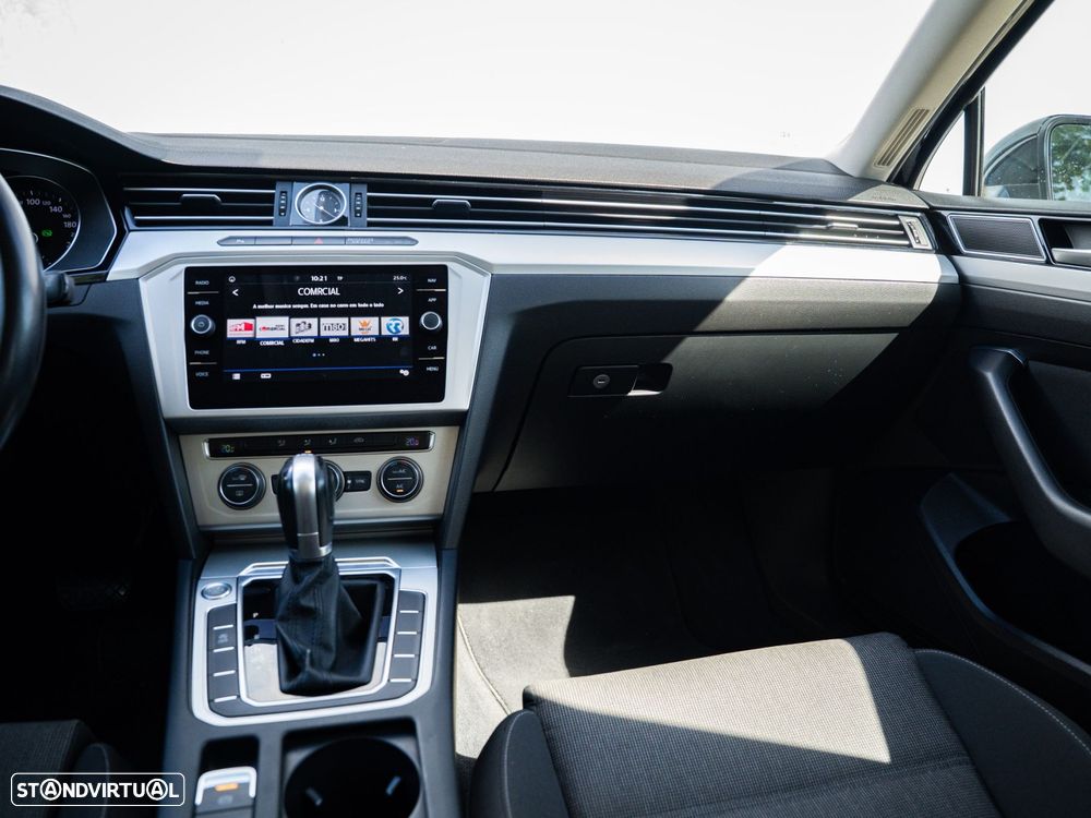 VW Passat Variant 2.0 TDI Confortline DSG - 27