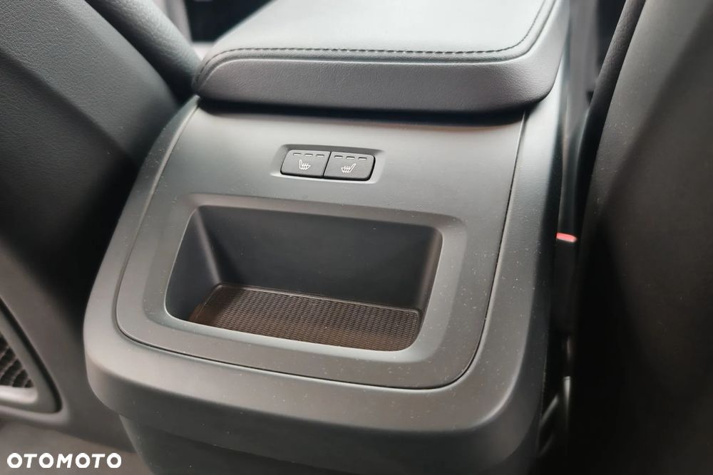 Volvo XC 60 B4 D AWD Plus Dark - 20