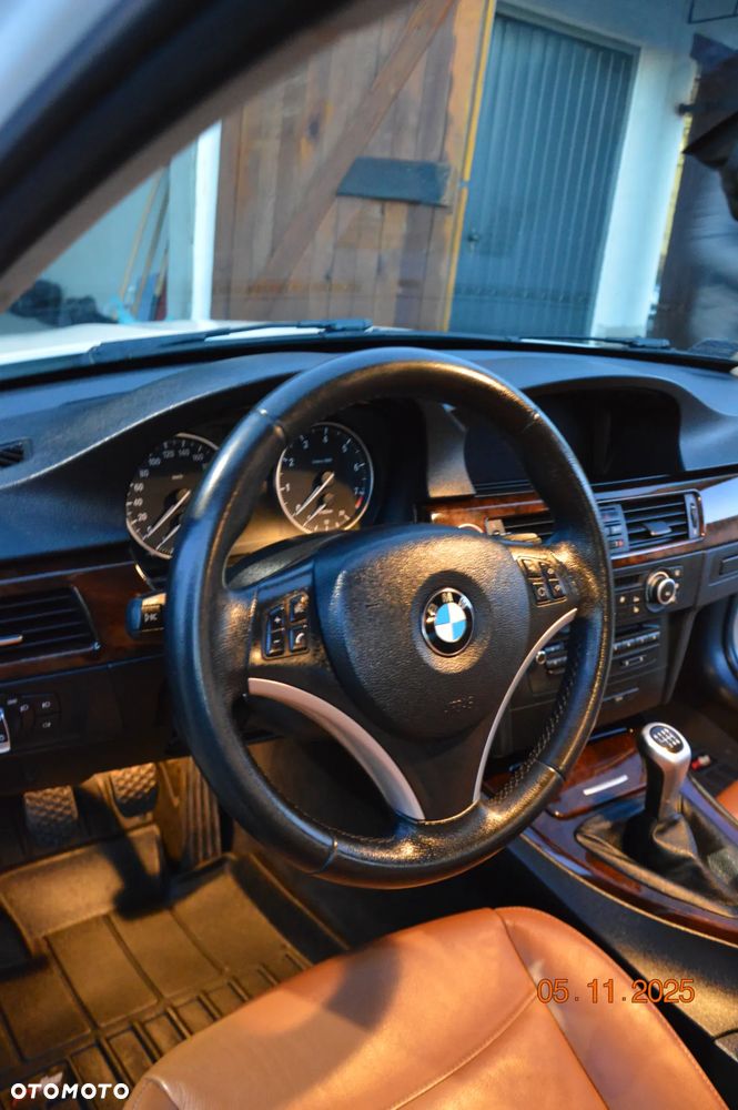 BMW Seria 3 320i - 2