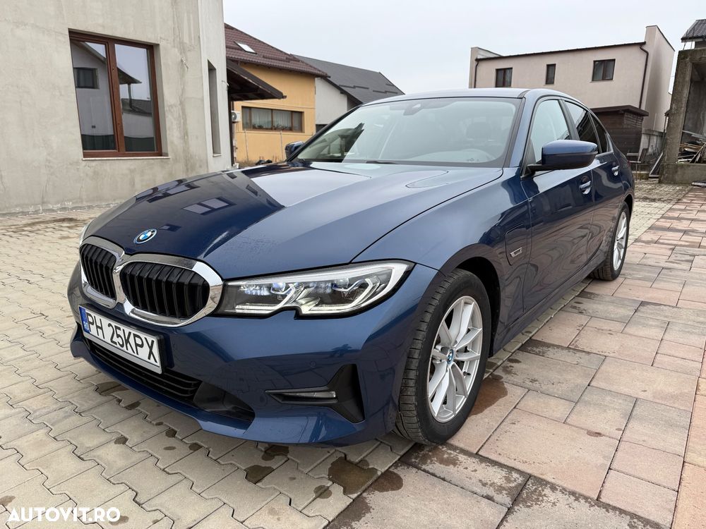 BMW Seria 3 330e Aut. Luxury Line - 2