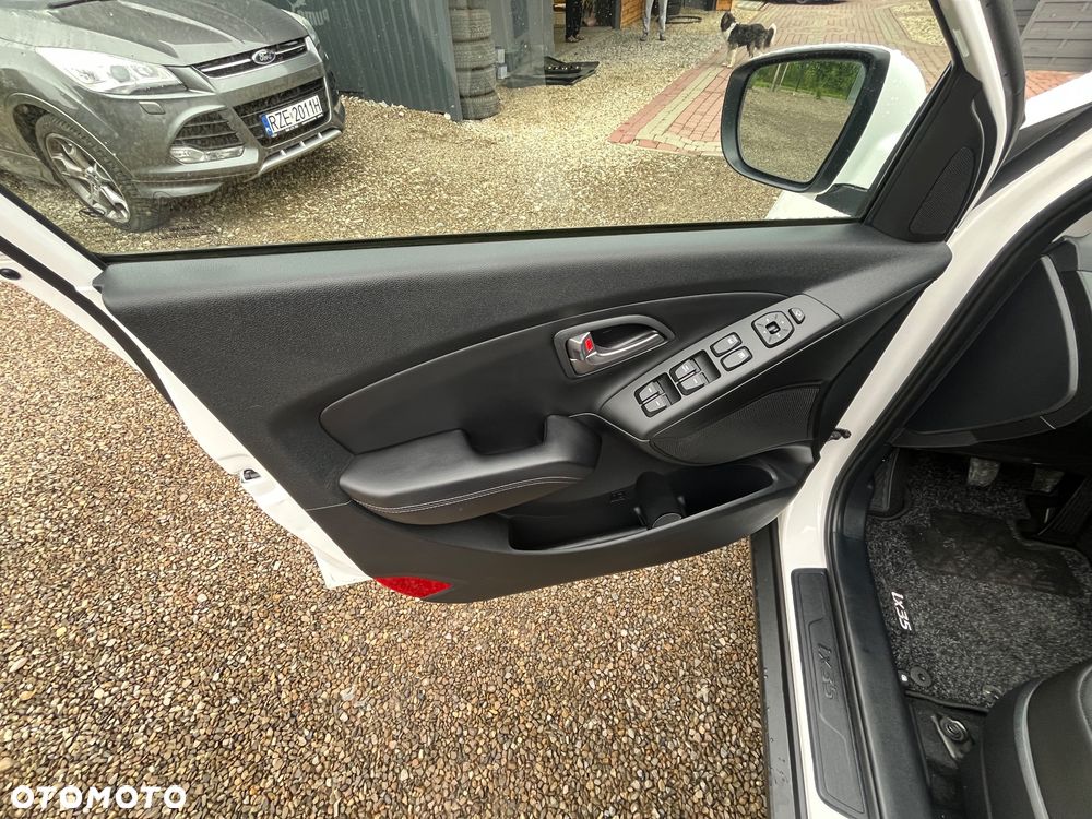 Hyundai ix35 1.6 2WD Fifa World Cup Edition - 34