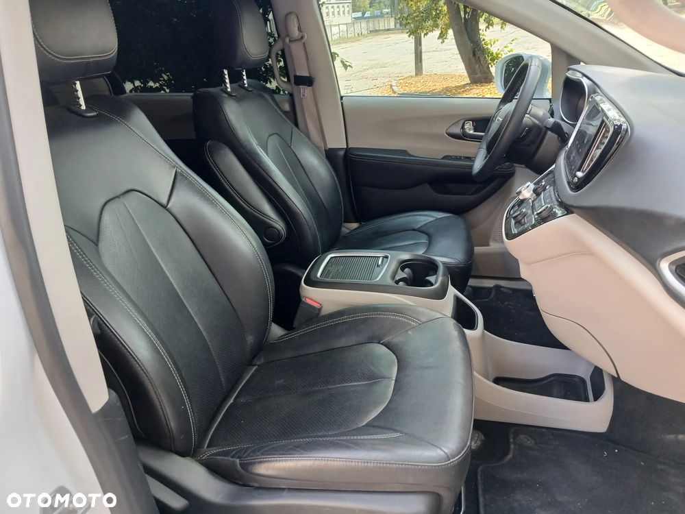 Chrysler Pacifica - 21