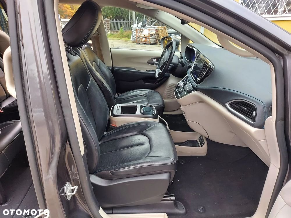 Chrysler Pacifica - 8