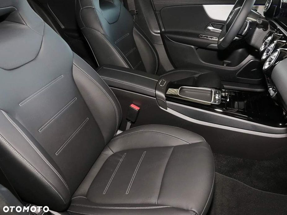 Mercedes-Benz Klasa A 200 AMG Line 7G-DCT - 9