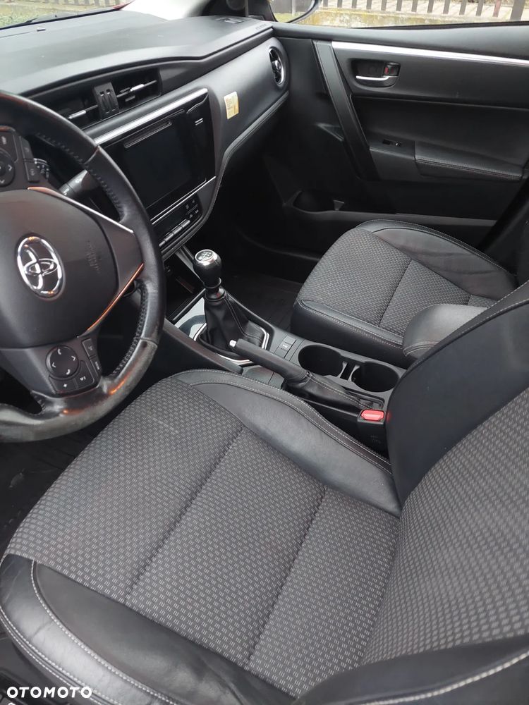 Toyota Corolla 1.6 50th Anniversary - 14