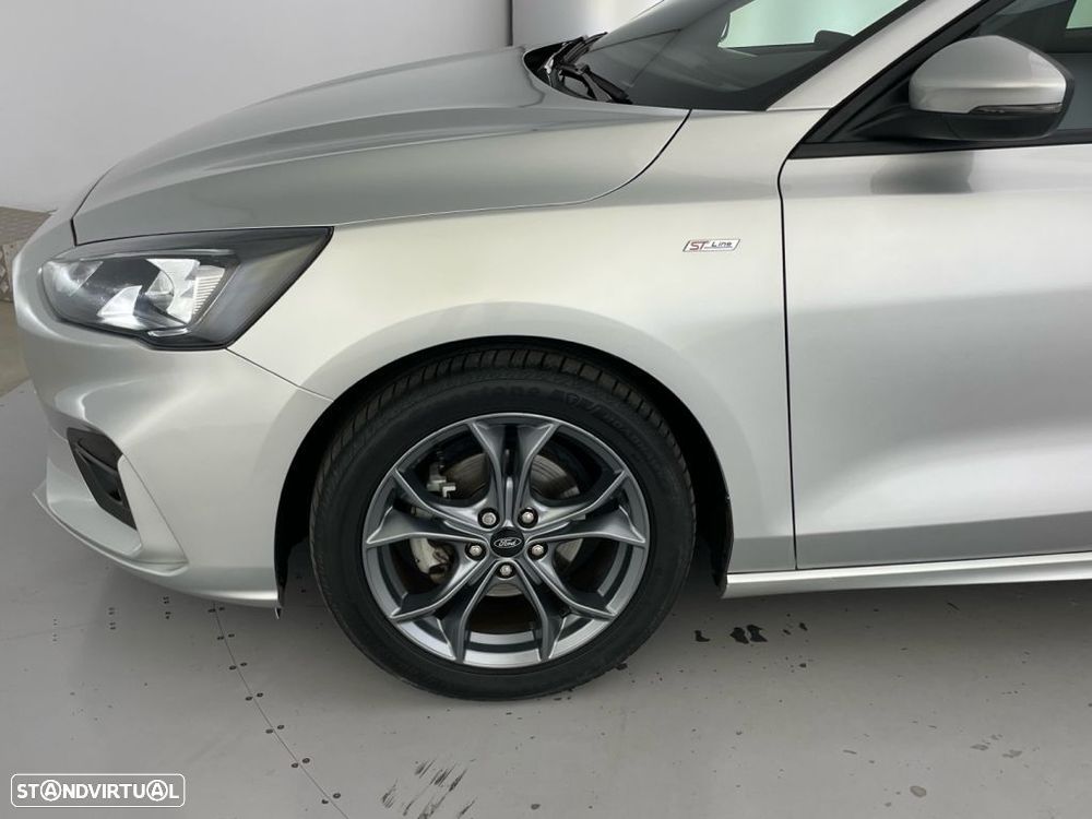 Ford Focus 1.0 EcoBoost MHEV ST-Line — fotografia 18