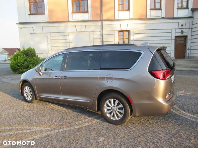 Chrysler Pacifica - 5