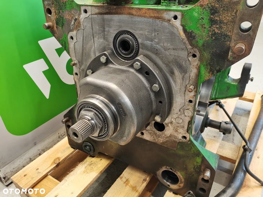 John Deere 6155 R WOM tylny R545140 - 10