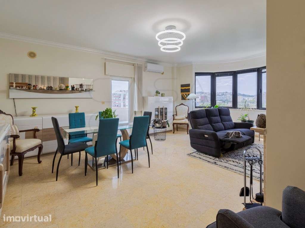 Condomino Fechado - Apartamento T4 Parqueamento e arrecadação - Grande imagem: 2/32