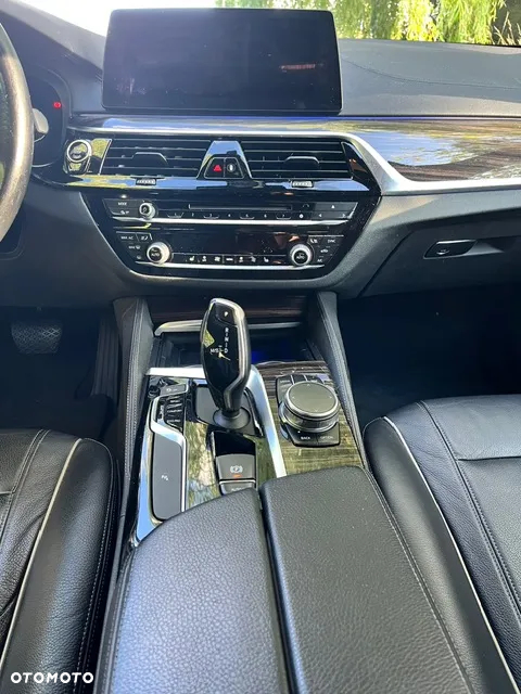 BMW Seria 5 530d Luxury Line sport - 13
